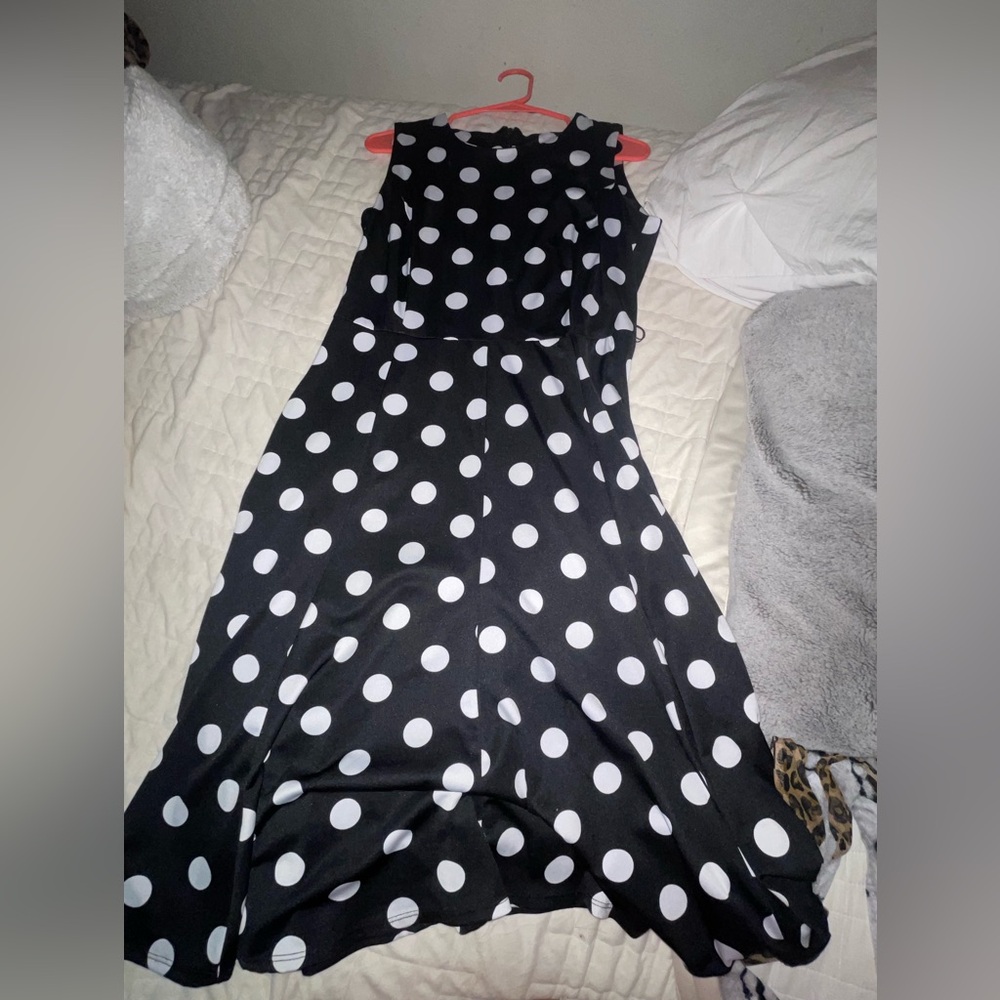 Dress with polka dotted style the size is medium